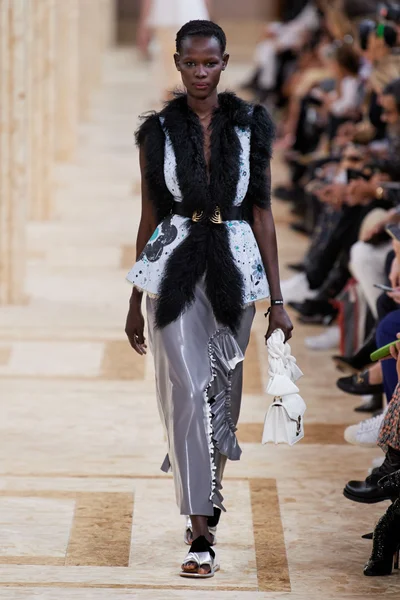 Look 43